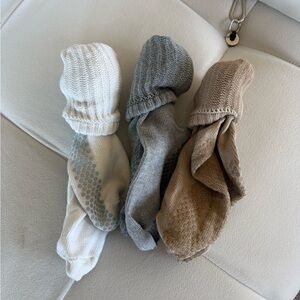 Slouchy pilates grip socks